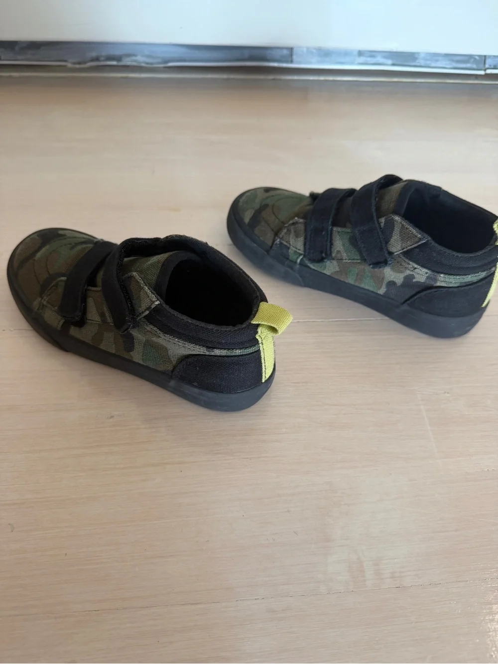 Boys Old Navy Velcro Sneakers Green Black Camo Size 11C